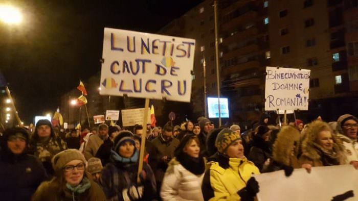 VIDEO FOTO - Peste 7.000 de sibieni au protestat prin oraș și duminică. S-a scandat împotriva Guvernului