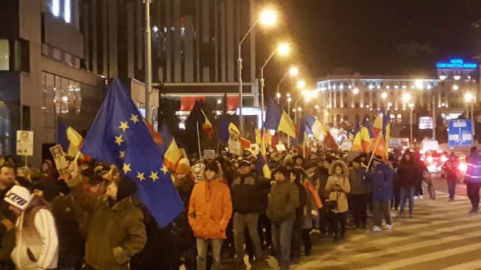 VIDEO FOTO - Peste 7.000 de sibieni au protestat prin oraș și duminică. S-a scandat împotriva Guvernului