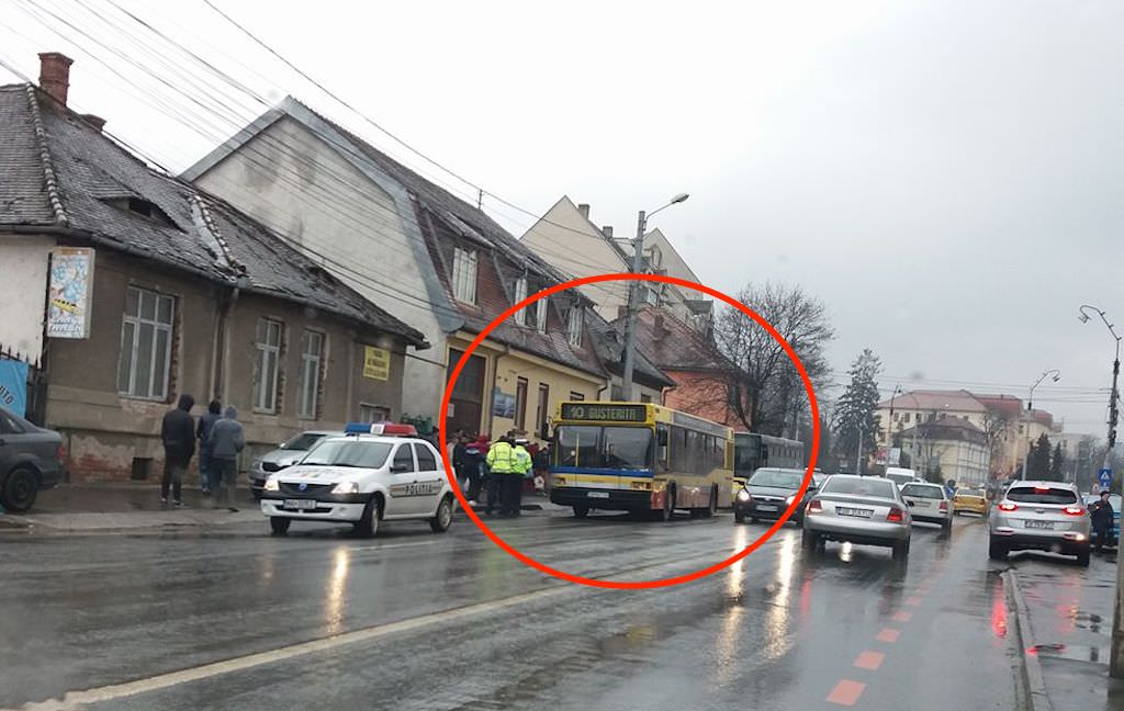 starea de sănătate a fetiței ce și-a prins mâna în ușa unui autobuz tursib. precizări din partea mamei