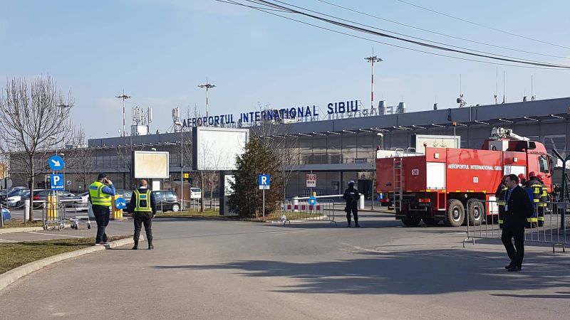 video foto - colet suspect ridicat de pirotehniști din aeroport. o parte din terminal închisă