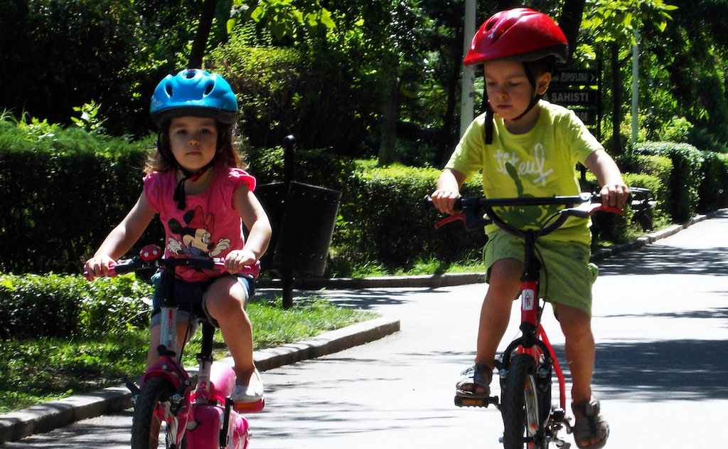 asociația urban bike revoluțion vrea să ajute copiii din sibiu să meargă pe bicicletă