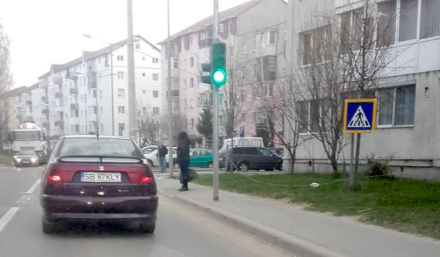 foto – efectul semaforului de la cireșica. cozi imense pe calea cisnădiei și mulți nervi în trafic