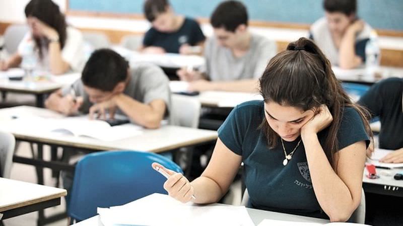 isj sibiu a transmis către şcoli procedura şi ghidul de evaluare la simularea examenelor naţionale. sunt 102 centre în judeţ