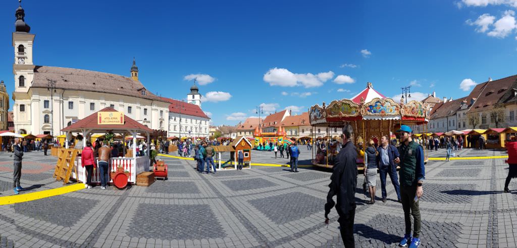 VIDEO FOTO - S-a deschis Târgul de Paști din Sibiu. Atmosferă de sărbătoare și atracții pe măsură