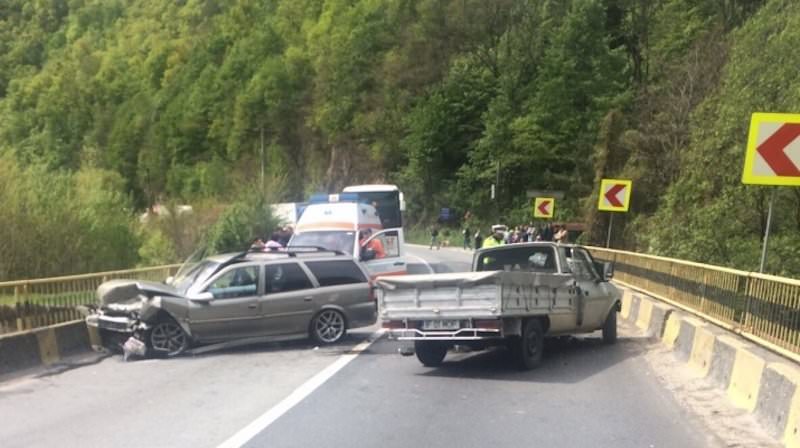 foto - trafic blocat total pe valea oltului. este accident între brezoi și călimănești