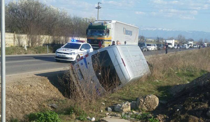 update video foto - doi răniți într-un accident cu trei mașini în apropiere de sibiu pe dn14