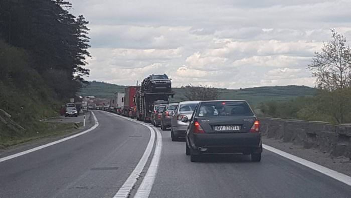 VIDEO FOTO - Trafic îngreunat la ieșirea de pe Valea Oltului. Cozi de peste șapte kilometri la Boița