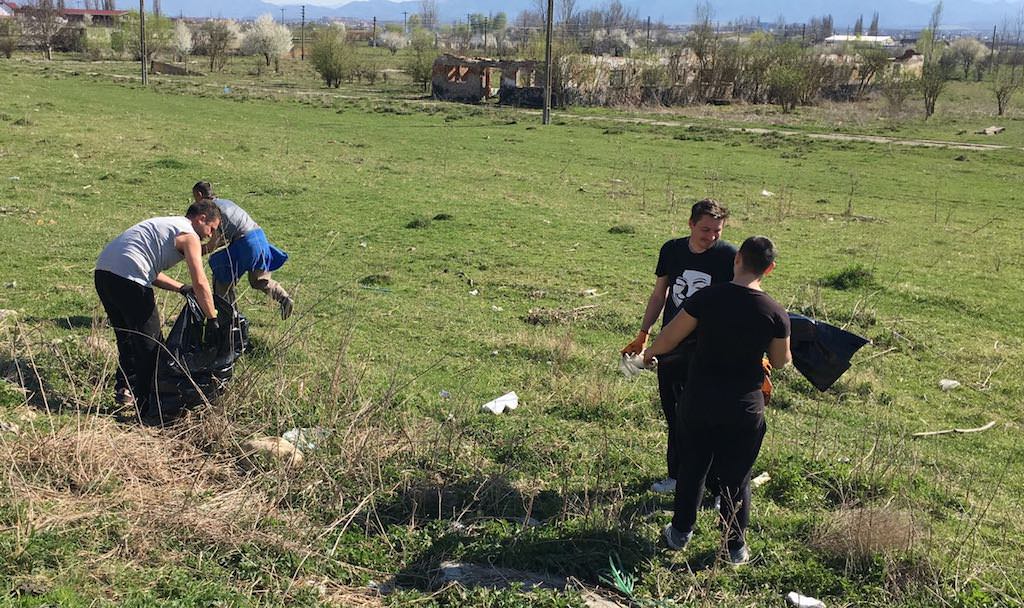 foto – ’’revoluție’’ de primăvară în viile sibiului. gunoaiele nu au fost deloc puține