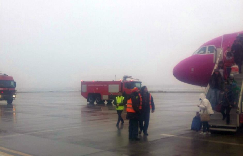 foto - momente de groază într-un avion wizz air pe aeroportul internațional sibiu. pasagerii s-au panicat