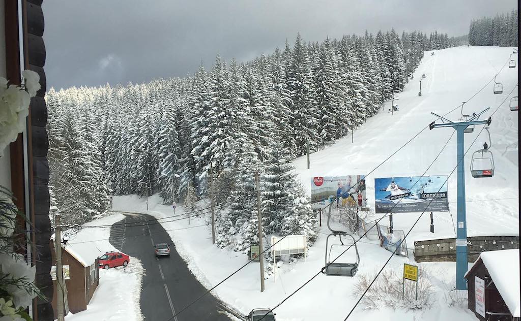 foto – se schiază în condiții bune pe pârtia oncești din păltiniș