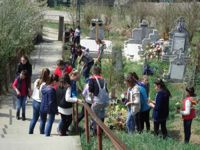 Foto - Gest frumos al copiilor din Păuca în pragul sărbătorilor Pascale