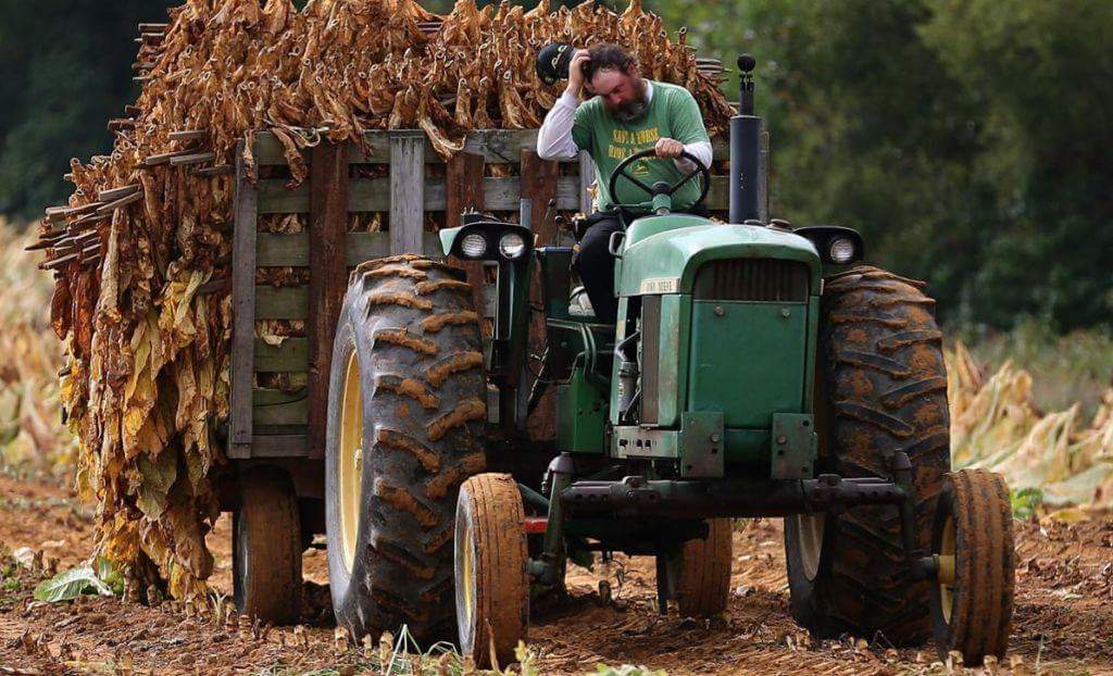 decizie - tractorul poate fi condus pe drumurile publice fără permis de conducere