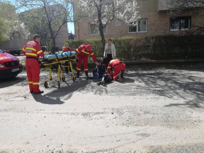 Video foto - Femeie căzută pe strada pe Aleea Frații Buzesti. A fost dusă de urgență la spital