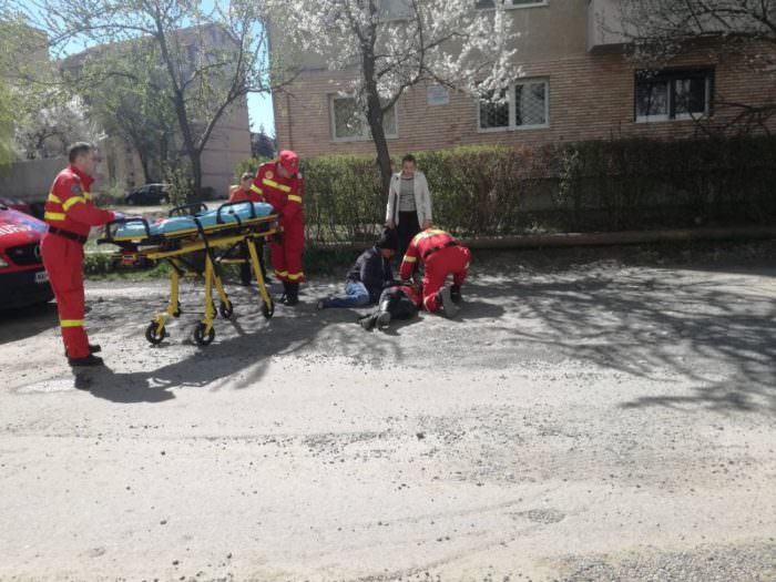 Video foto - Femeie căzută pe strada pe Aleea Frații Buzesti. A fost dusă de urgență la spital