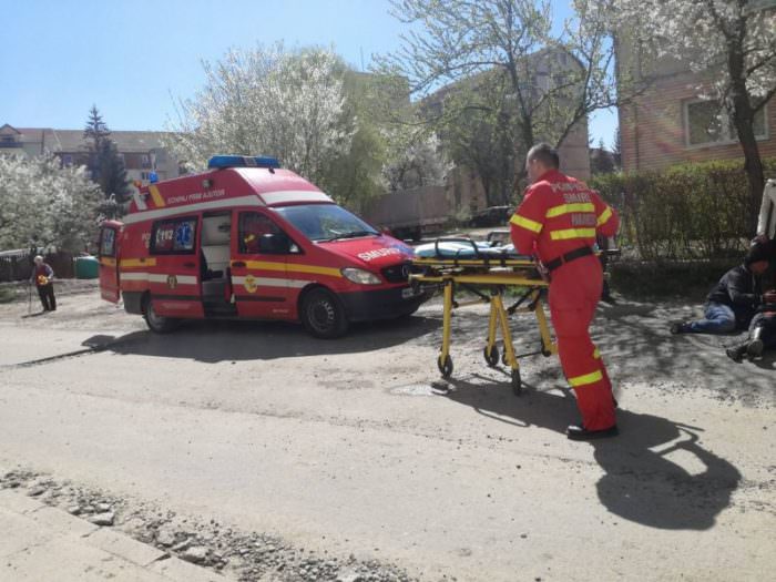 Video foto - Femeie căzută pe strada pe Aleea Frații Buzesti. A fost dusă de urgență la spital