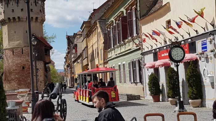 VIDEO FOTO - S-a deschis Târgul de Paști din Sibiu. Atmosferă de sărbătoare și atracții pe măsură