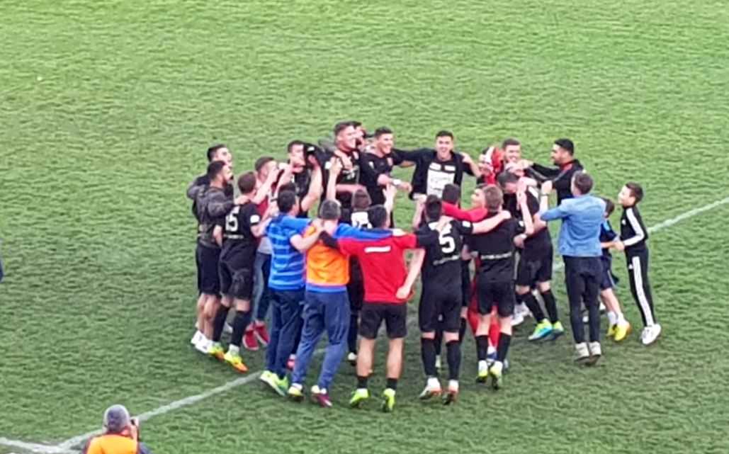 video foto – fc hermannstadt a promovat în liga 2. bucurie fără margini pe municipal