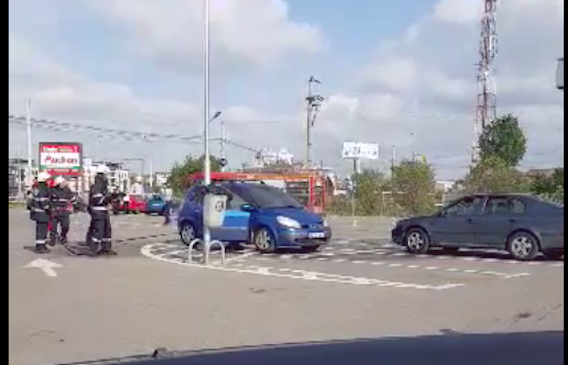 video – mașină în flăcări în parcarea de la lidl pe șoseaua alba iulia