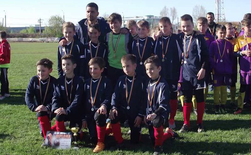 juniorii de la interstar sunt campioni și s-au calificat la turneul zonal