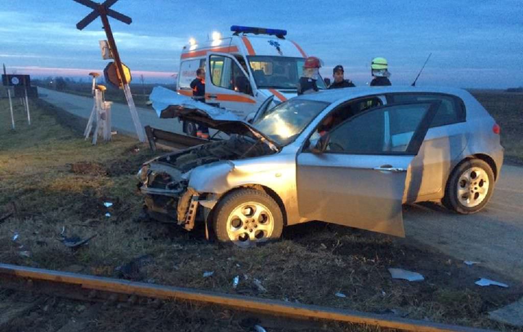 mașină lovită de tren - patru tinere au murit pe loc