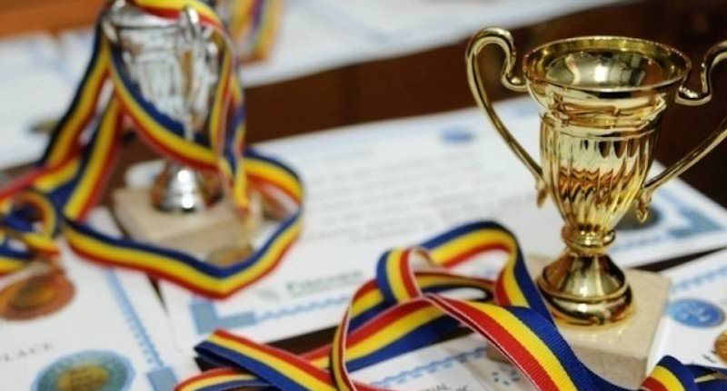 Peste treizeci de elevi sibieni medaliați și premiați la olimpiadele școlare naționale