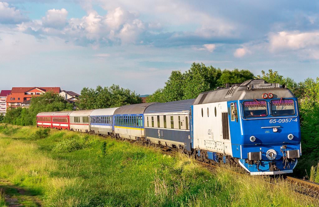 românia nimănui - trenurile de pe ruta craiova - bucurești, blocate în câmp aproximativ două ore