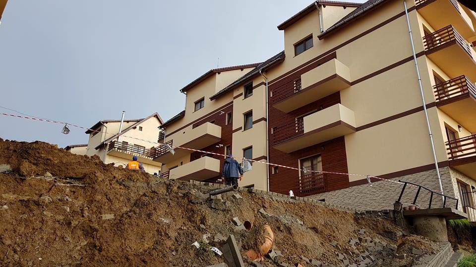 video foto – zidul surpat pe islazului a fost construit ilegal. poliția locală a dat și sancțiuni