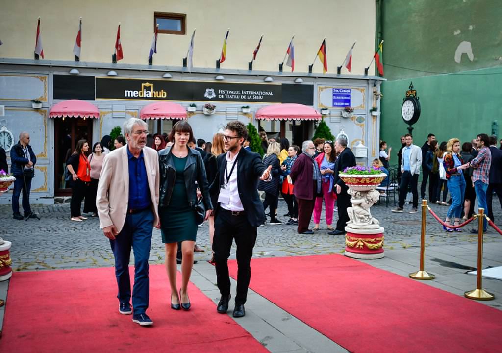 foto - șase mari artiști au primit stele pe aleea celebrităților la sibiu. printre ei și marcel iureș