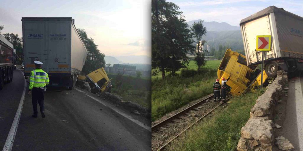 UPDATE FOTO - Trafic îngreunat pe Valea Oltului. TIR răsturnat pe calea ferată timp de patru ore