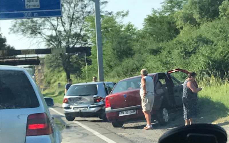 update foto - accident între veștem și tălmaciu. patru mașini implicate