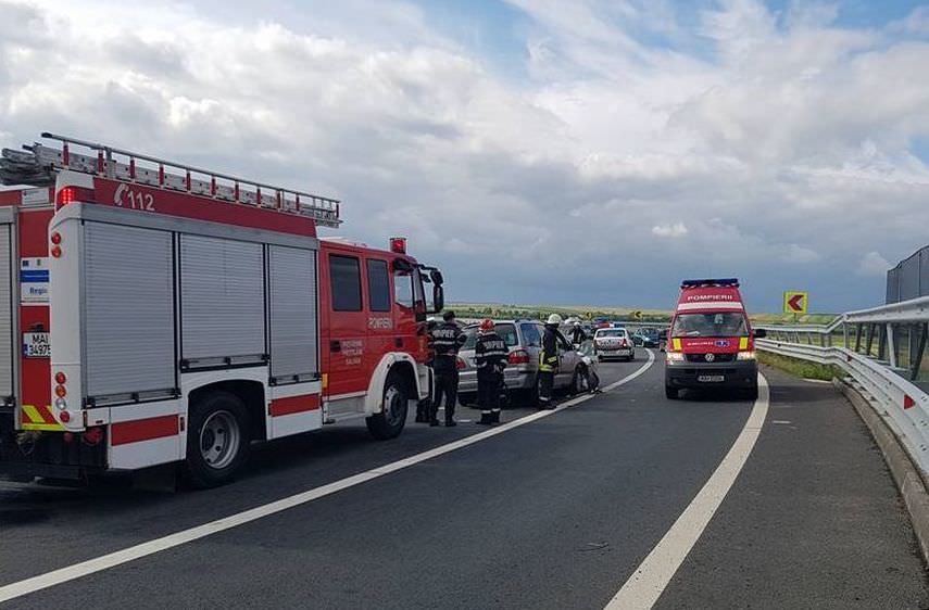 update foto - bebeluș rănit într-un accident pe dn1 la mohu - o mașină a intrat într-un tir