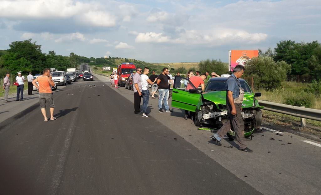 foto – accident pe dn1 în pantă la cristian. cel puțin o persoană este rănită