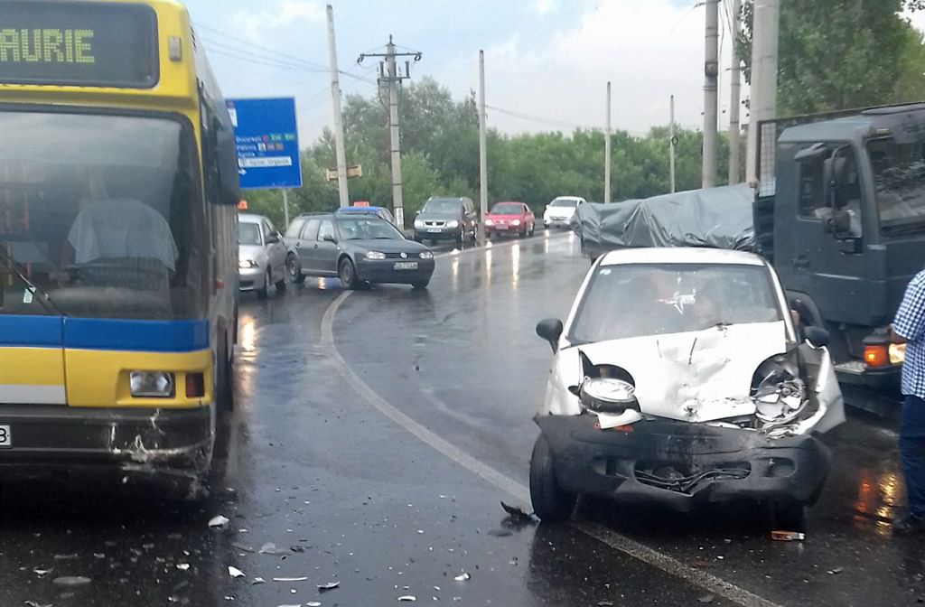 update foto - accident pe strada maramureșului. o persoană rănită