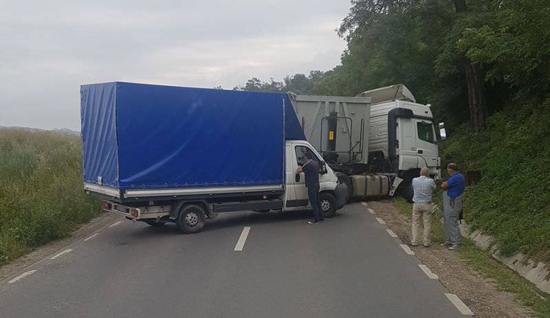 foto accident grav la târnava. dn14 blocat total