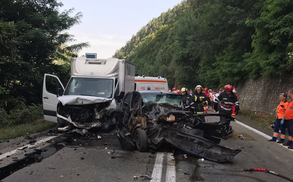 update video foto accident mortal pe valea oltului. un șofer mort și alte trei persoane rănite