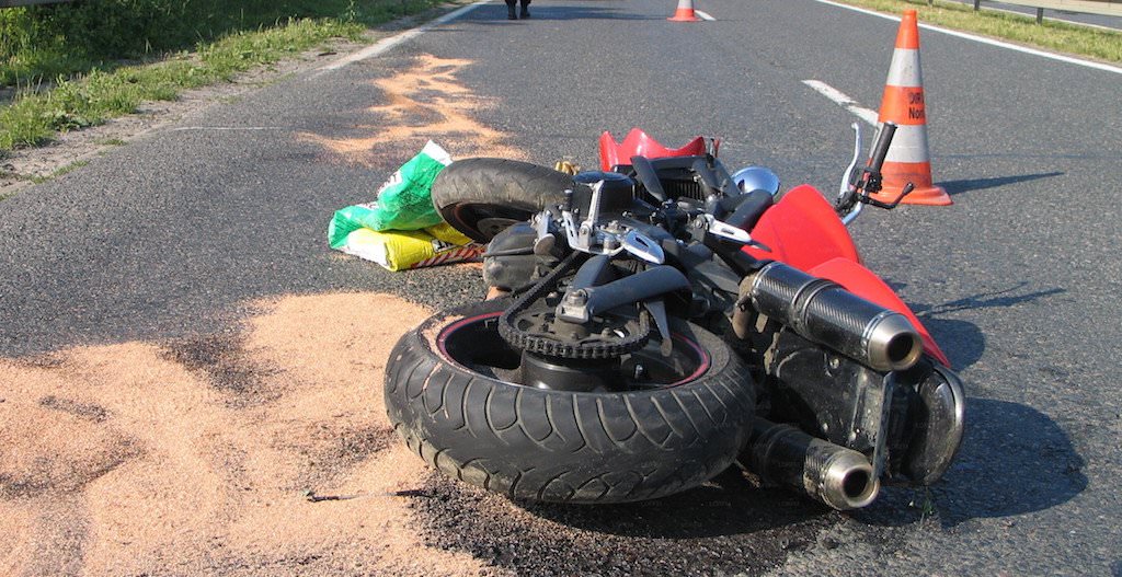 motociclist lovit de o mașină pe dn1 la șelimbăr