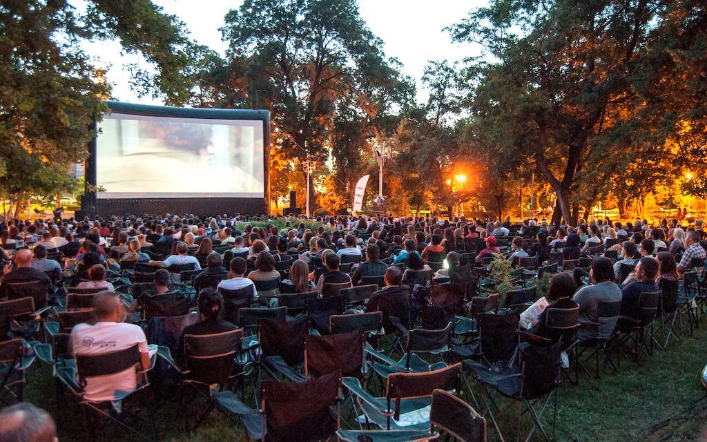 avalanșă de evenimente în weekend-ul prelungit. mega festival de retro la sibiul de odinioară și proiecții de film în sub arini, principalele recomandări