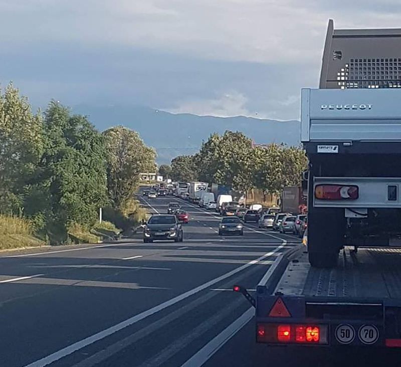 trafic paralizat la intersecția dn1 cu dn7 la veștem. s-a stricat un tir