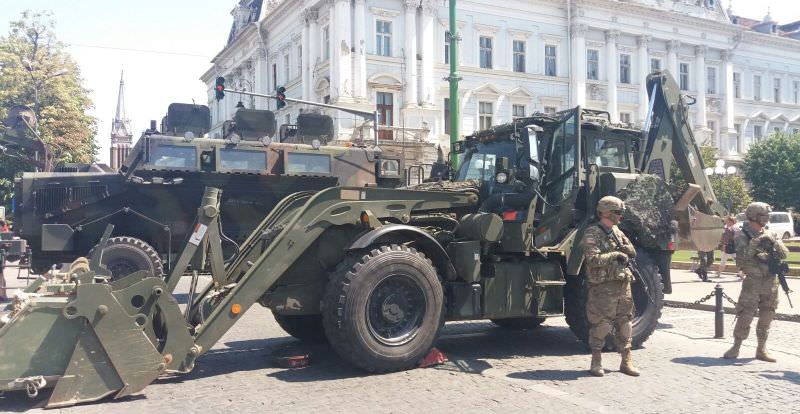 foto armata americană expune arsenalul militar din dotare la sibiu, alături de armata română