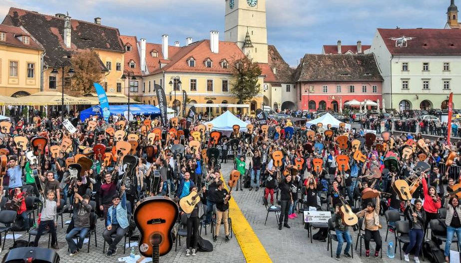 artmania susține sibiu guitar meeting. intrare gratis pentru tinerii participanți