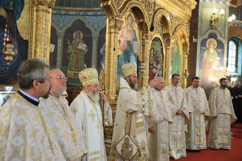 FOTO - Emoții la Catedrala din Sibiu. S-au revăzut după 25 de ani