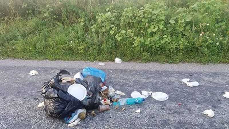 FOTO Nesimțire fără margini. Cum arată Valea Moașei după ce pleacă ”turiștii”