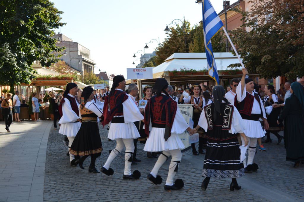 FOTO - Super spectacol la Cantecele Munților. Festivalul continuă în Piața Mare