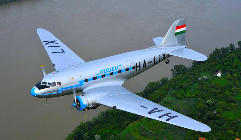 video foto la sibiu aterizează un avion unic în lume. lisunov li-2 este impunător