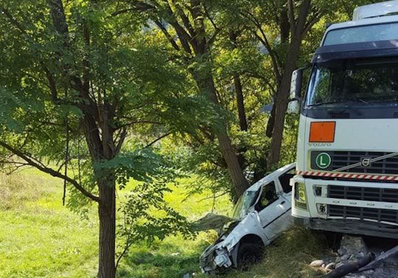 FOTO – Trafic deblocat după patru ore pe Valea Oltului. Se merge bară la bară. Opt persoane rănite în total