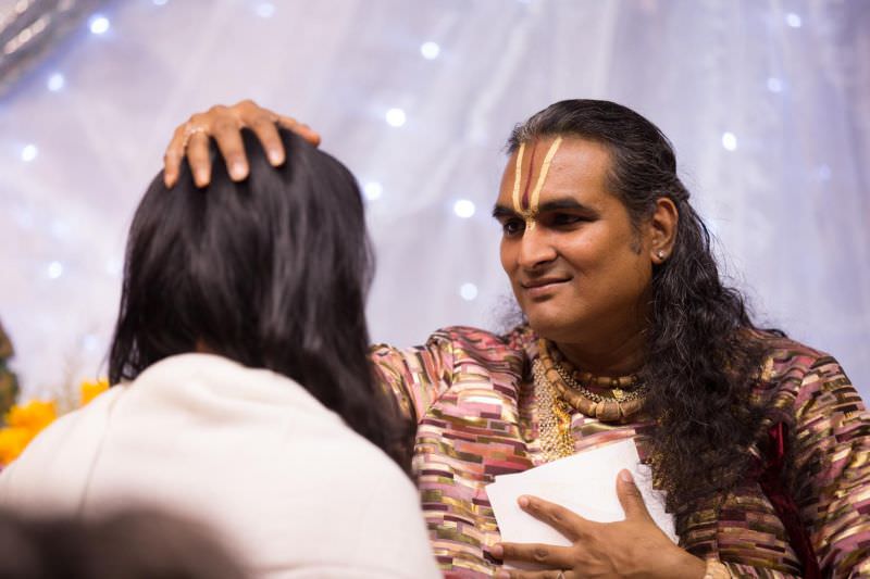 video foto un mare guru din india a venit la sibiu. a ținut o ceremonie hindusă specială