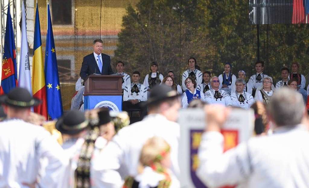 foto – video klaus iohannis mesaj emoționant după întâlnirea șașilor la sibiu. toată lumea l-a aplaudat