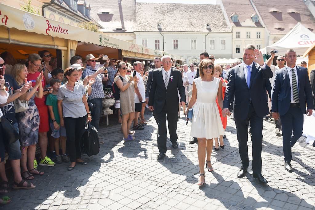 foto – video klaus iohannis mesaj emoționant după întâlnirea șașilor la sibiu. toată lumea l-a aplaudat