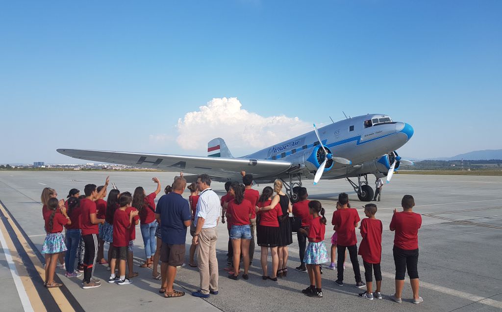 foto – un avion unic în lume a survolat vineri sibiul. este singurul funcțional de acest tip