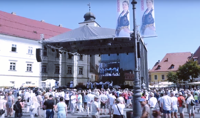 live video - a început cea mai mare întâlnire a sașilor de pretutindeni. imagini în direct acum din piața mare